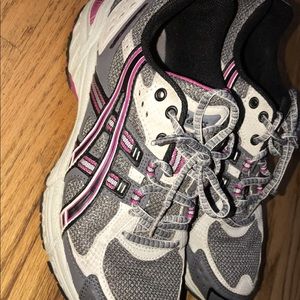 Women’s ASICS size 7